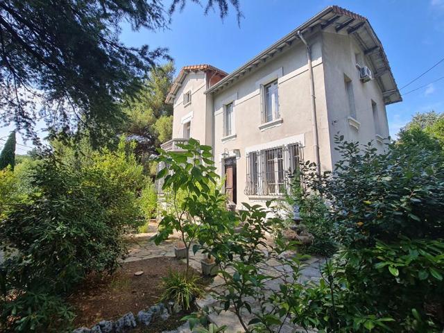 Maison 10 pièces 330 m²