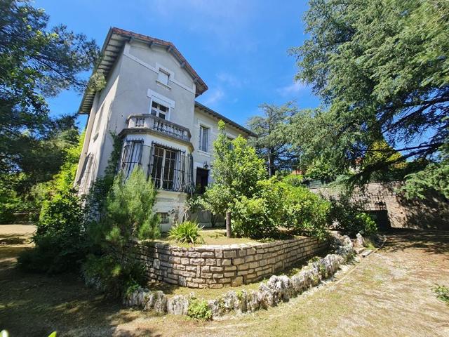 Maison 10 pièces 330 m²