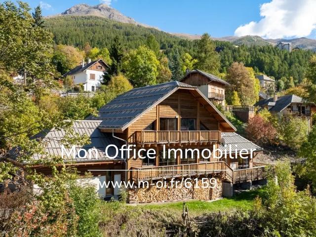 Maison 10 pièces 330 m²