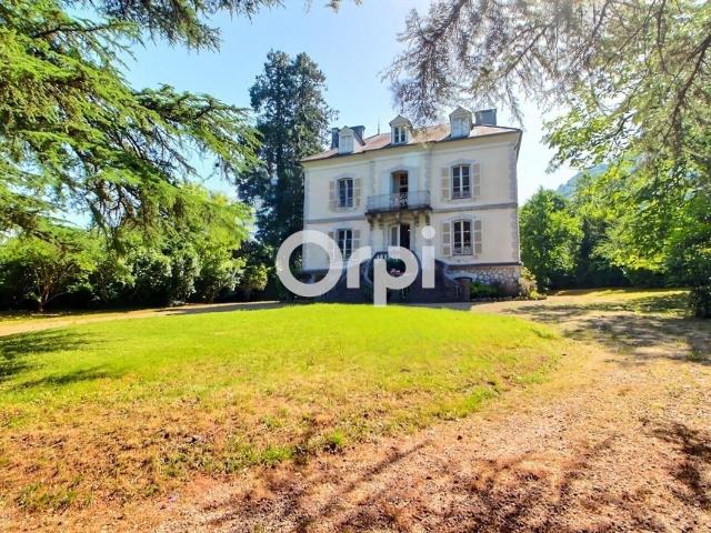 Maison 10 pièces 330 m²