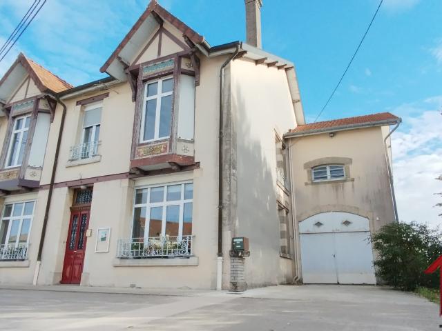 Maison 10 pièces 330 m²