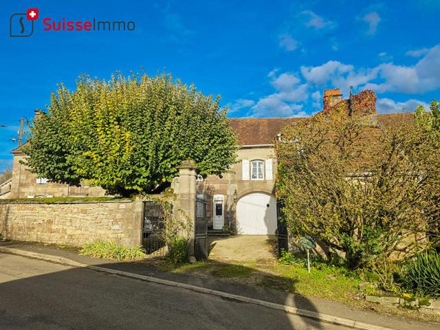 Maison 10 pièces 330 m²