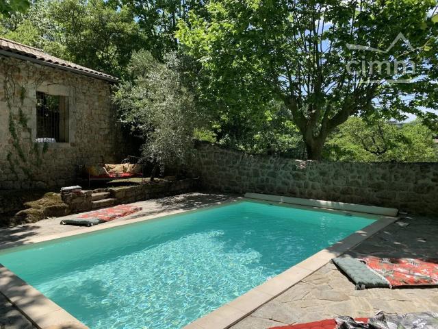 Maison 10 pièces 330 m²