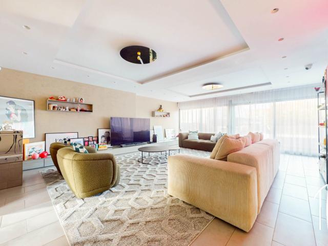 Maison 10 pièces 330 m²