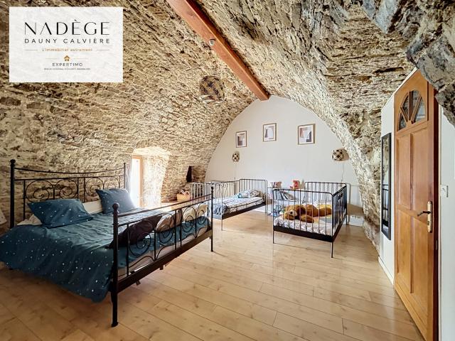 Maison 10 pièces 330 m²