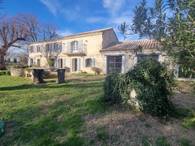 Maison 10 pièces 334 m²