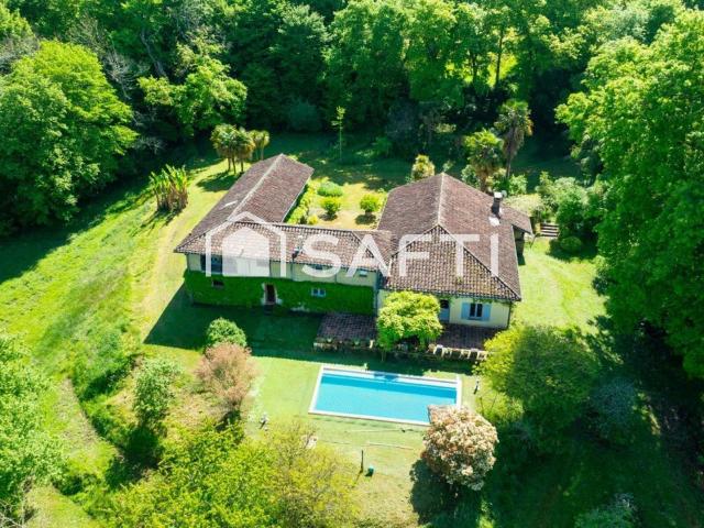 Maison 10 pièces 335 m²