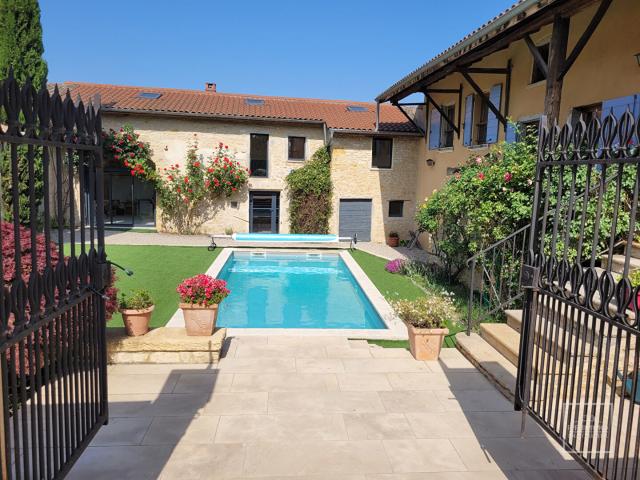 Maison 10 pièces 335 m²