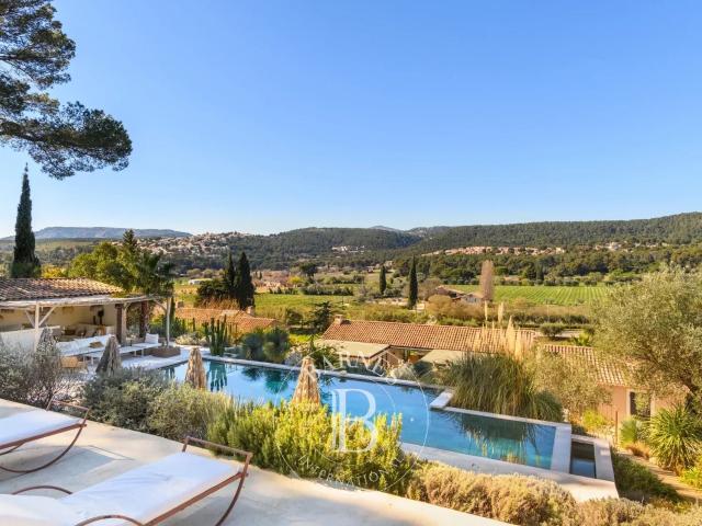 Maison 10 pièces 336 m²