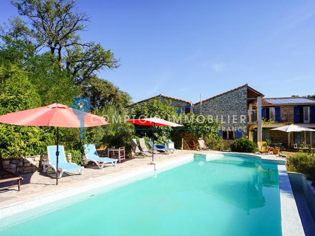 Maison 10 pièces 338 m²