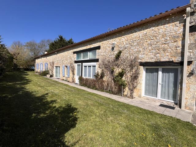 Maison 10 pièces 339 m²