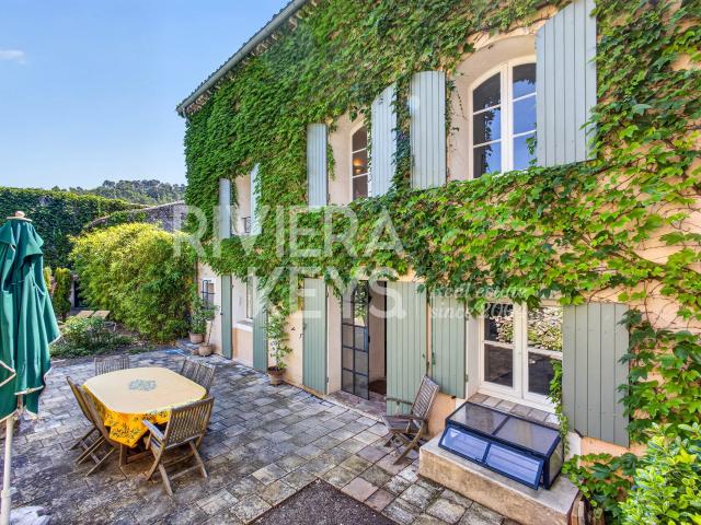 Maison 10 pièces 440 m²