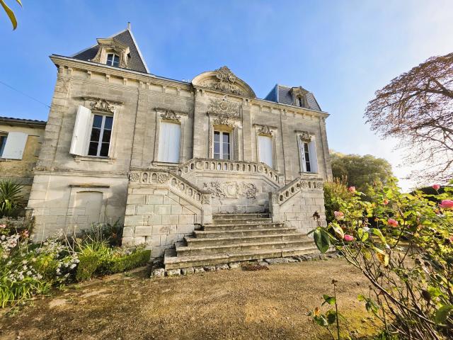 Maison 10 pièces 441 m²