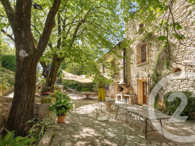 Maison 10 pièces 442 m²