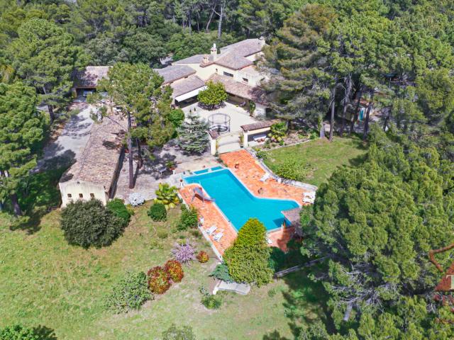 Maison 10 pièces 447 m²