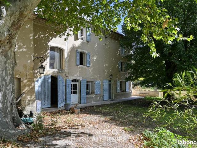 Maison 10 pièces 445 m²