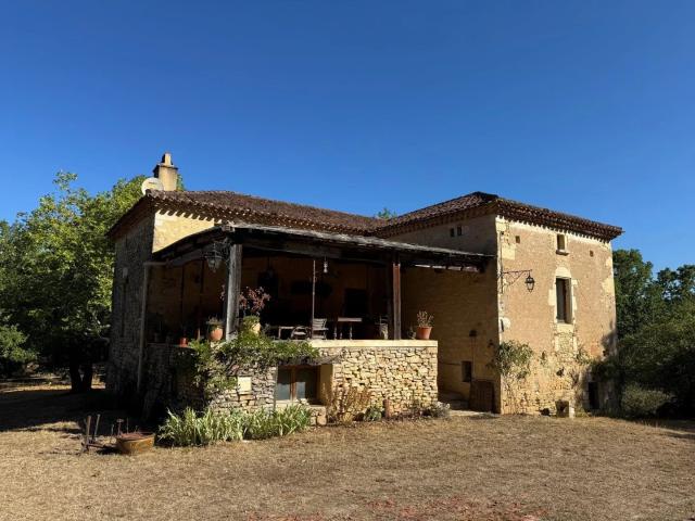 Maison 10 pièces 334 m²