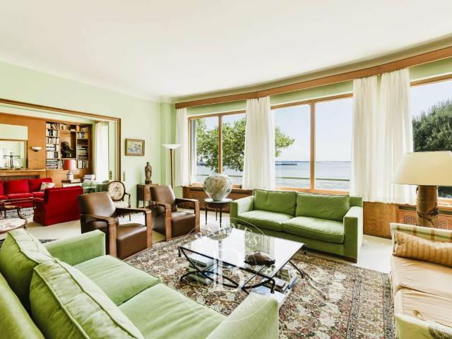 Maison 10 pièces 449 m²