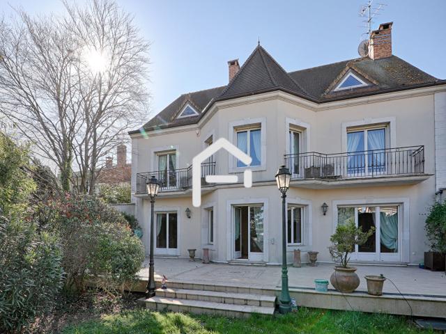 Maison 10 pièces 450 m²