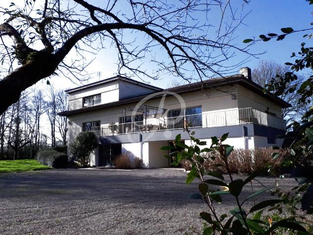 Maison 10 pièces 450 m²