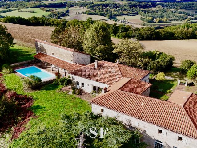 Maison 10 pièces 455 m²