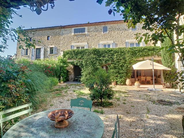 Maison 10 pièces 467 m²