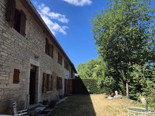 Maison 10 pièces 464 m²