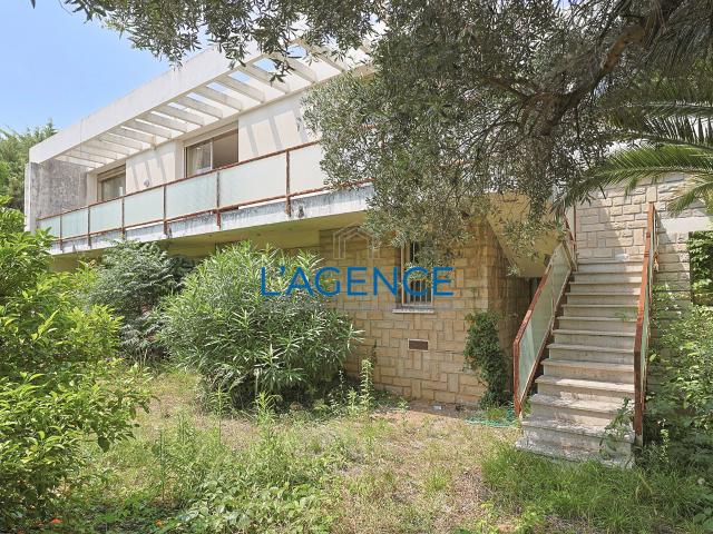 Maison 10 pièces 464 m²