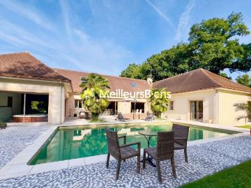 Maison 10 pièces 475 m²