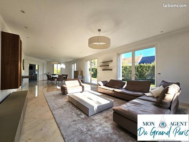 Maison 10 pièces 480 m²
