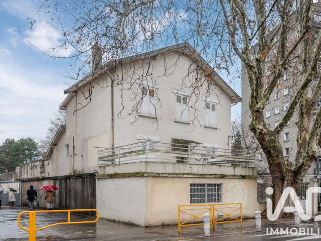 Maison 10 pièces 487 m²