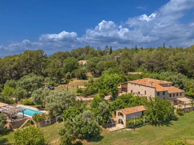 Maison 10 pièces 487 m²