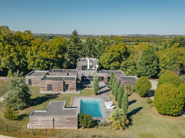 Maison 10 pièces 485 m²