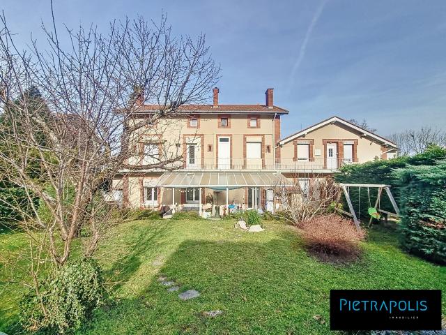 Maison 10 pièces 493 m²