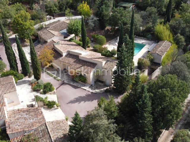 Maison 10 pièces 490 m²