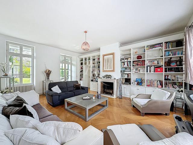 Maison 10 pièces 400 m²