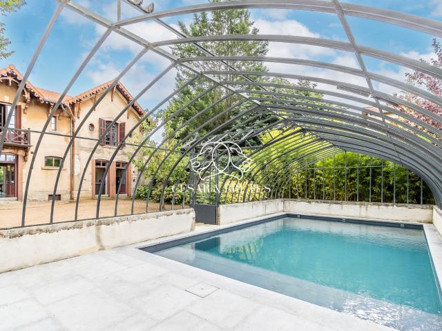 Maison 10 pièces 400 m²