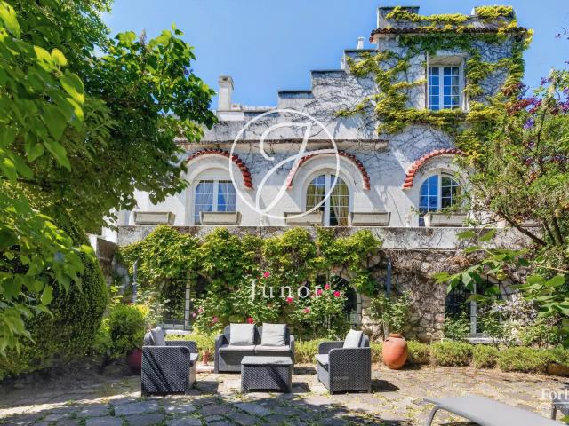 Maison 10 pièces 402 m²