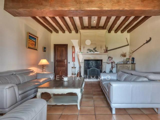 Maison 10 pièces 402 m²