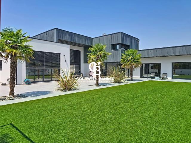 Maison 10 pièces 405 m²