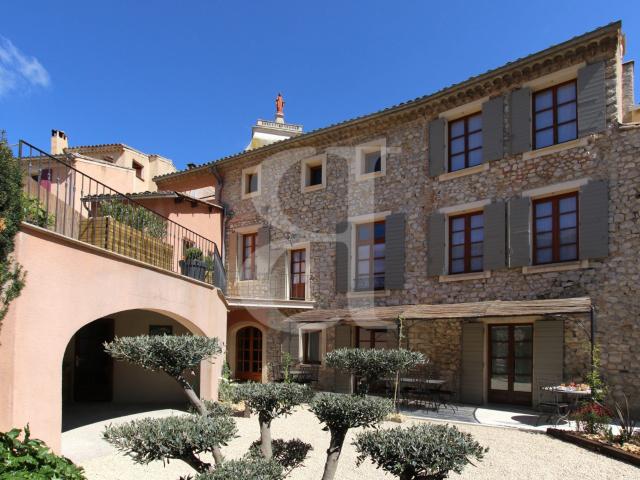 Maison 10 pièces 408 m²