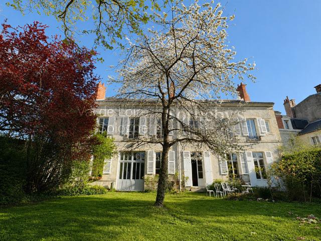 Maison 10 pièces 414 m²