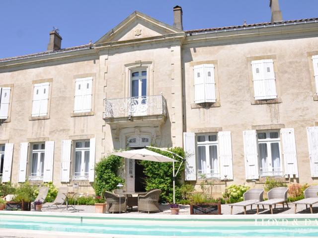Maison 10 pièces 419 m²