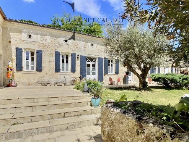Maison 10 pièces 420 m²