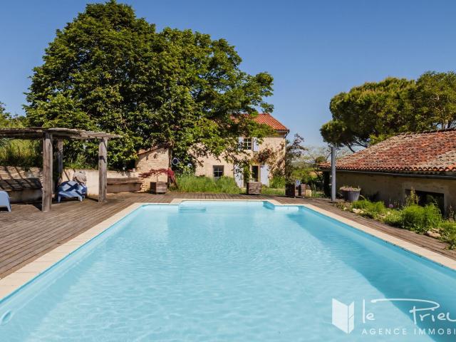 Maison 10 pièces 425 m²
