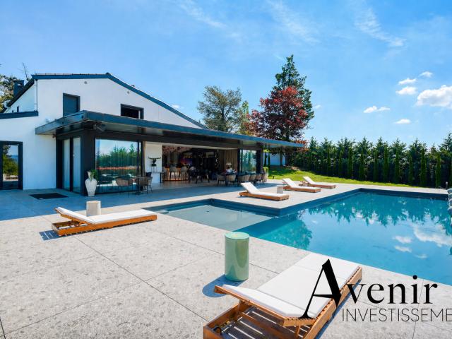Maison 10 pièces 438 m²