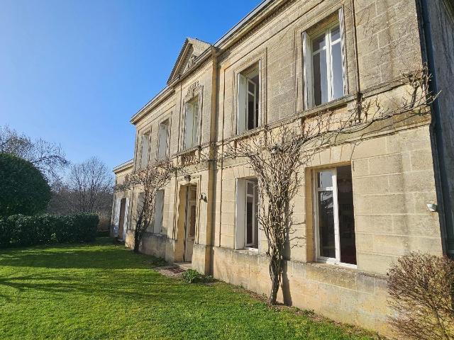 Maison 10 pièces 438 m²