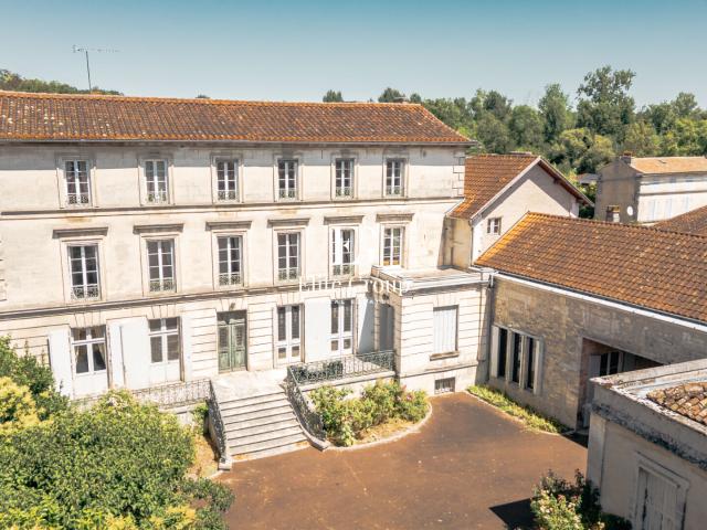 Maison 10 pièces 547 m²