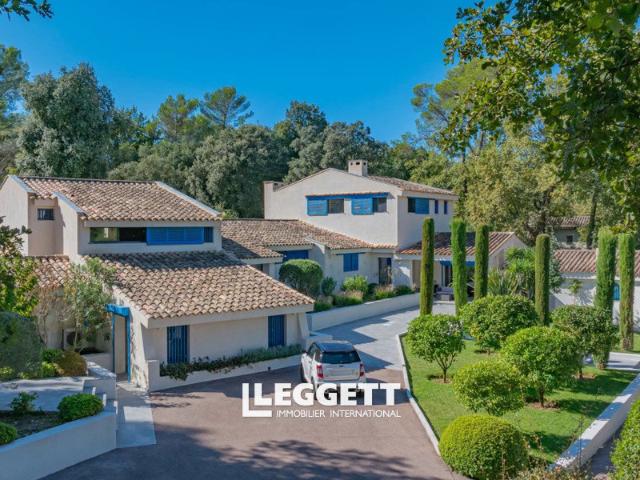Maison 10 pièces 544 m²