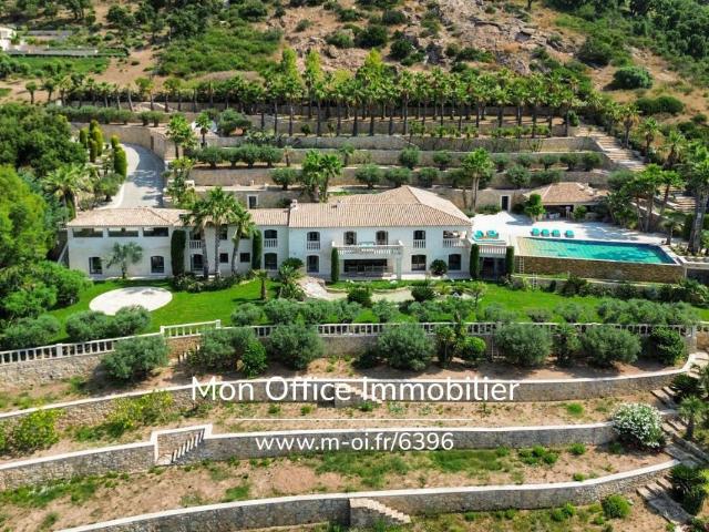 Maison 10 pièces 580 m²